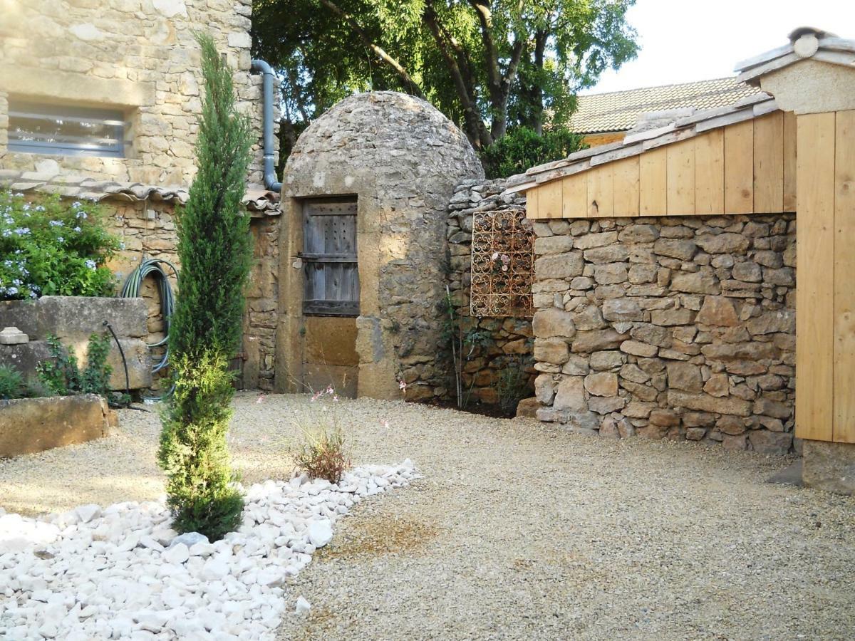 A Gauche Du Pont Hotel Vers Pont du Gard Exterior foto
